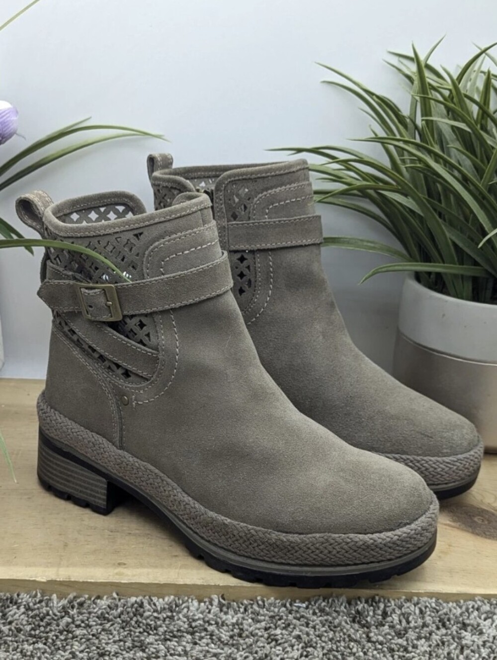Muck Boot Company Women's Size 8 Liberty Ankle Leather Side Zip Boots